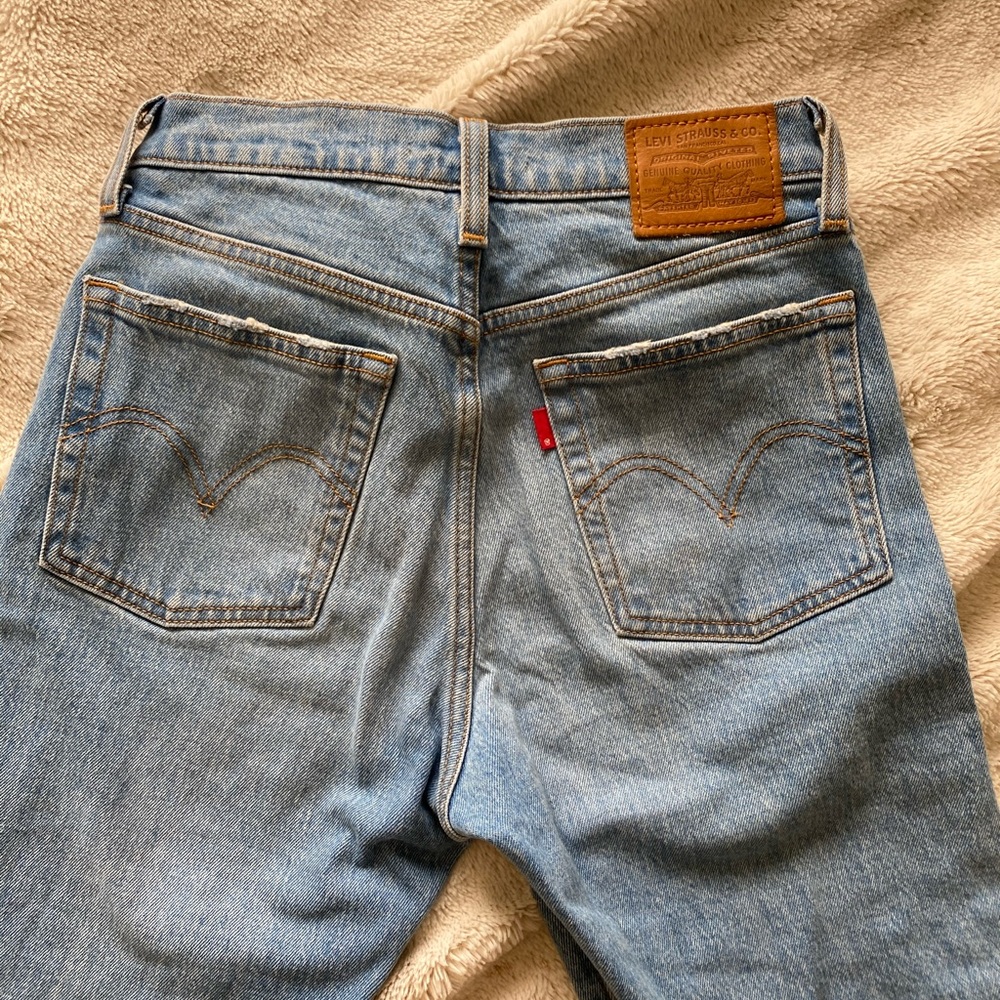 Wedgie fit Levi’s. Size 25